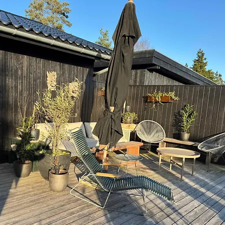 Lovely With Garden, Close To Holiday home